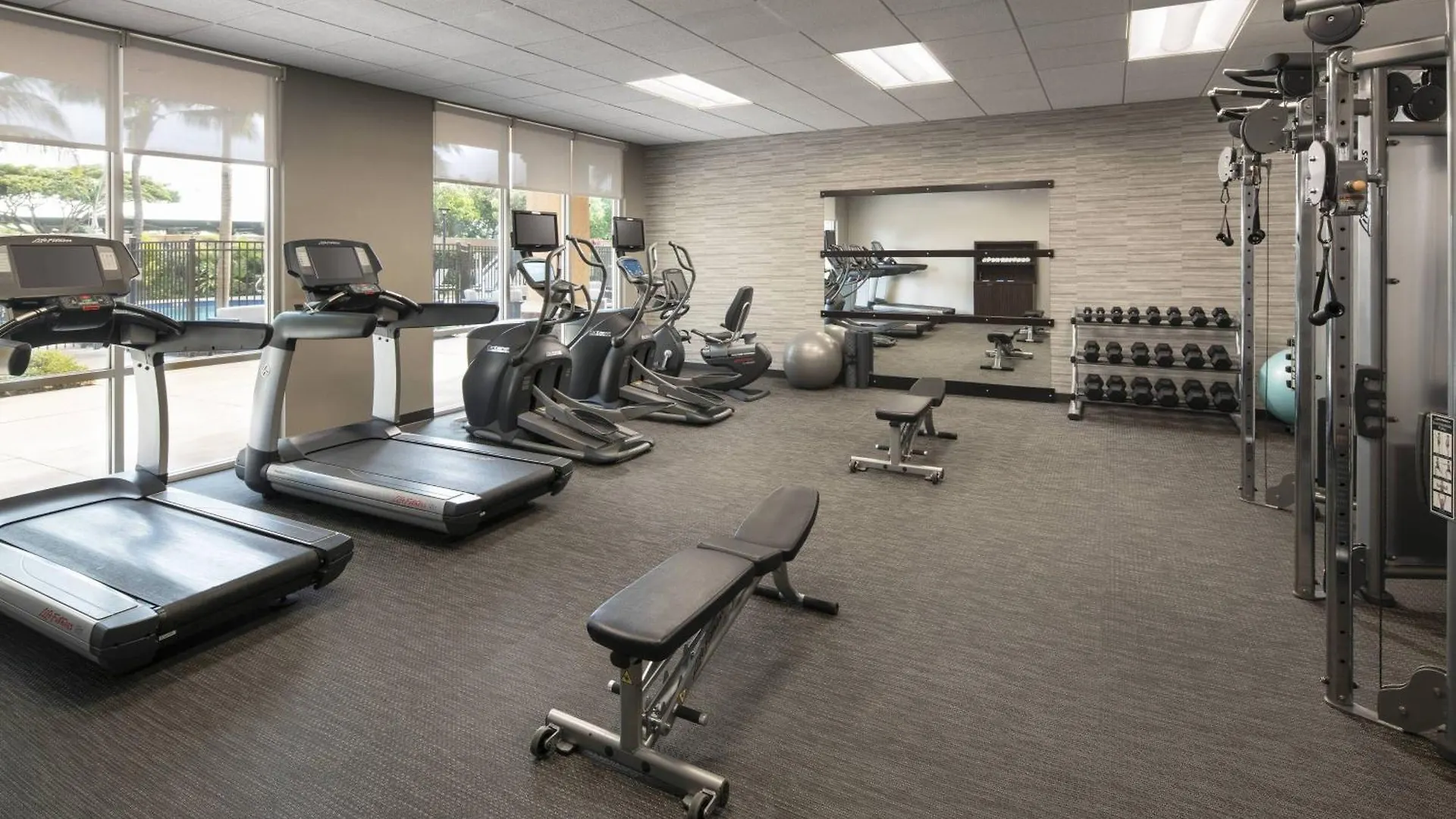 Courtyard By Marriott Maui Kahului Airport Hotel