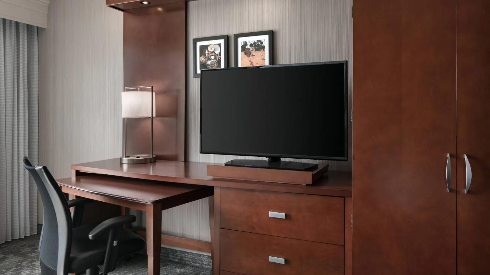 Courtyard By Marriott Maui Kahului Airport Hotel