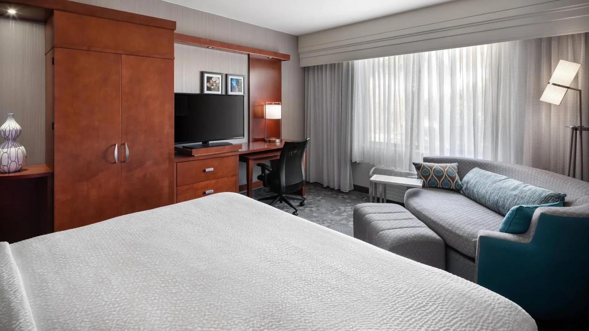 Courtyard By Marriott Maui Kahului Airport Hotel
